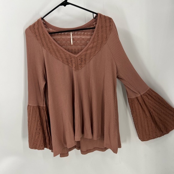 FREE PEOPLE PARISIAN NIGHTS TOP in Sayulita Rose Pink knit bell sleeve top - Picture 1 of 13